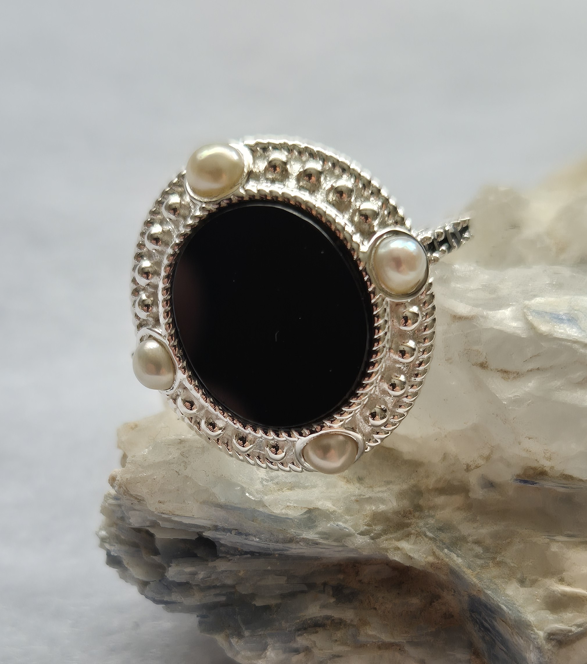 Black Spinel & Pearl Ring