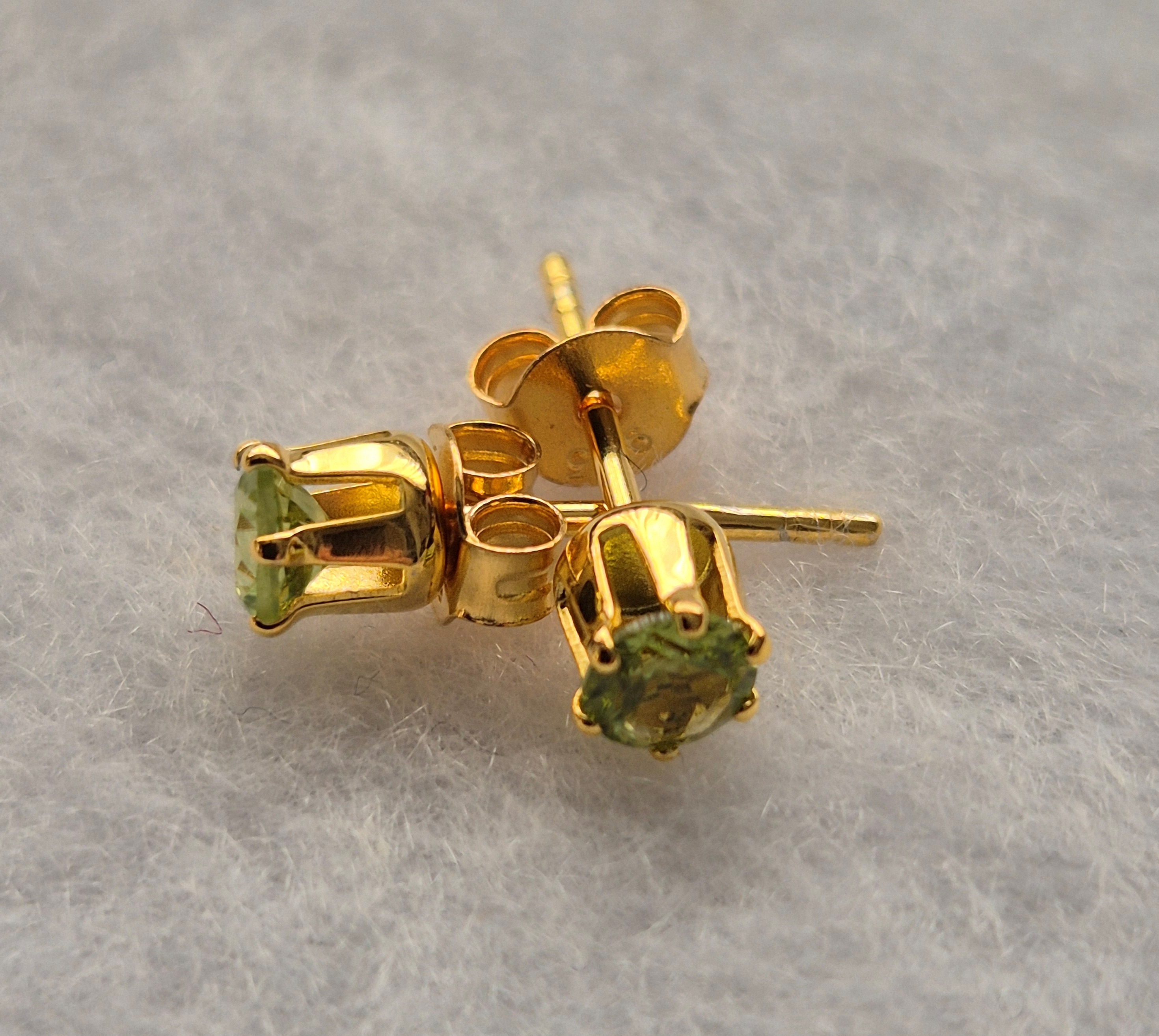 Peridot Studs - Gold